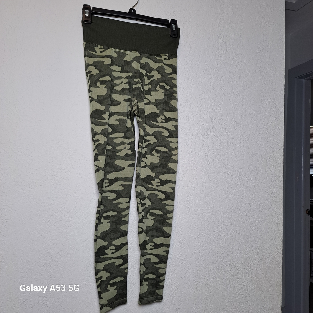 PINK Victoria's Secret Olive Camo Leggings